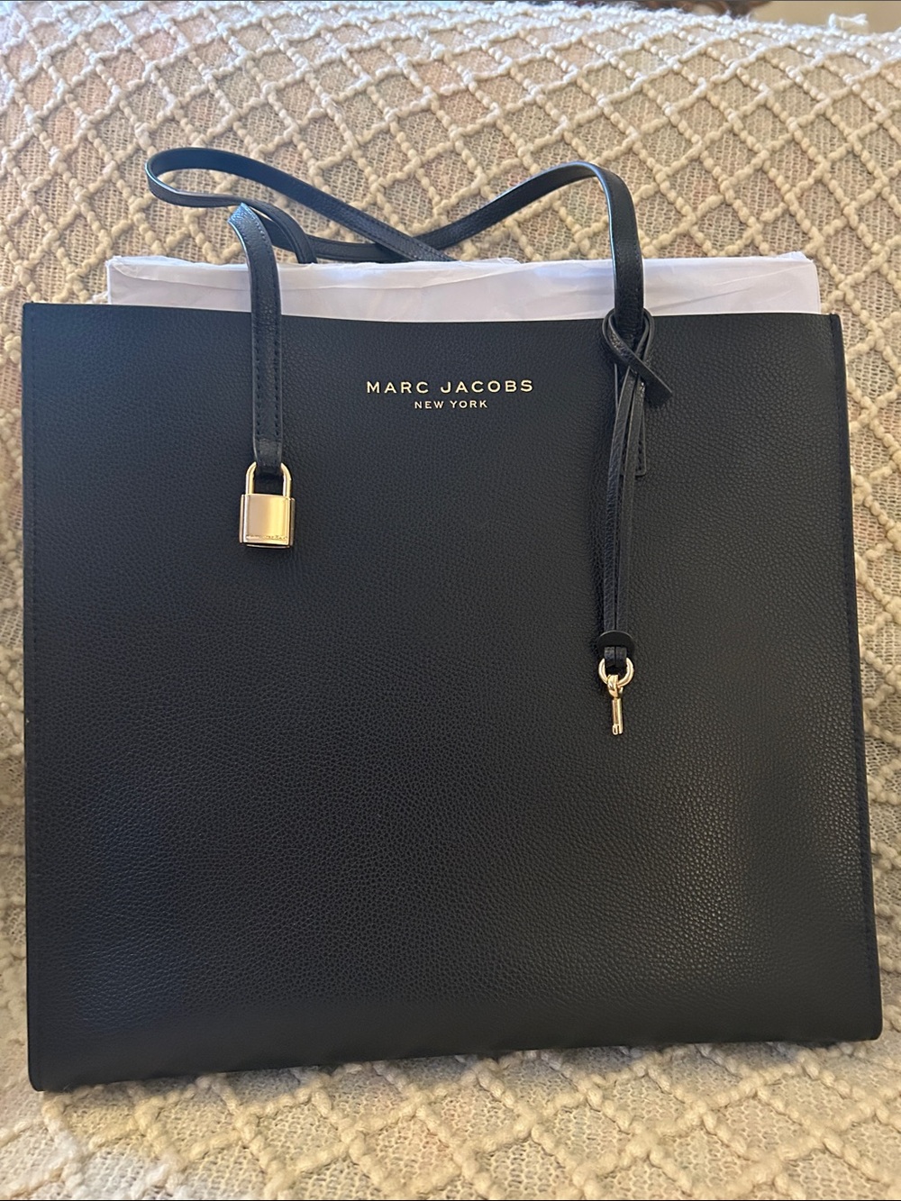 NWOT Marc Jacobs Black Pebbled Leather The Grind with Gold Padlock Charm
